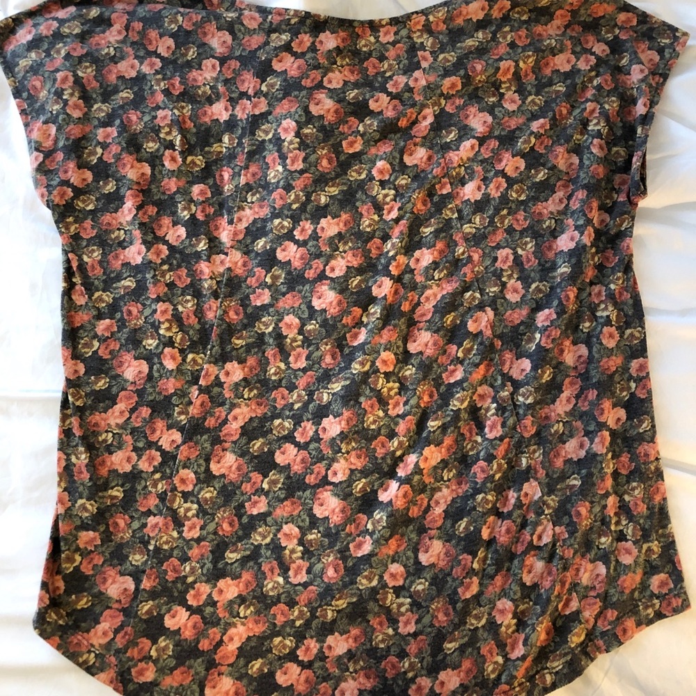 Floral Short Sleeve Top - Picture 3 of 3